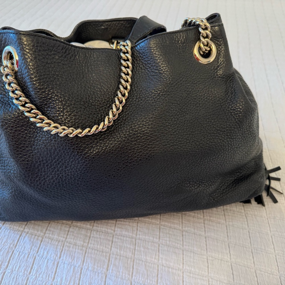Gucci Black Leather Shoulder Bag with Gold Chain - Picture 5 of 10